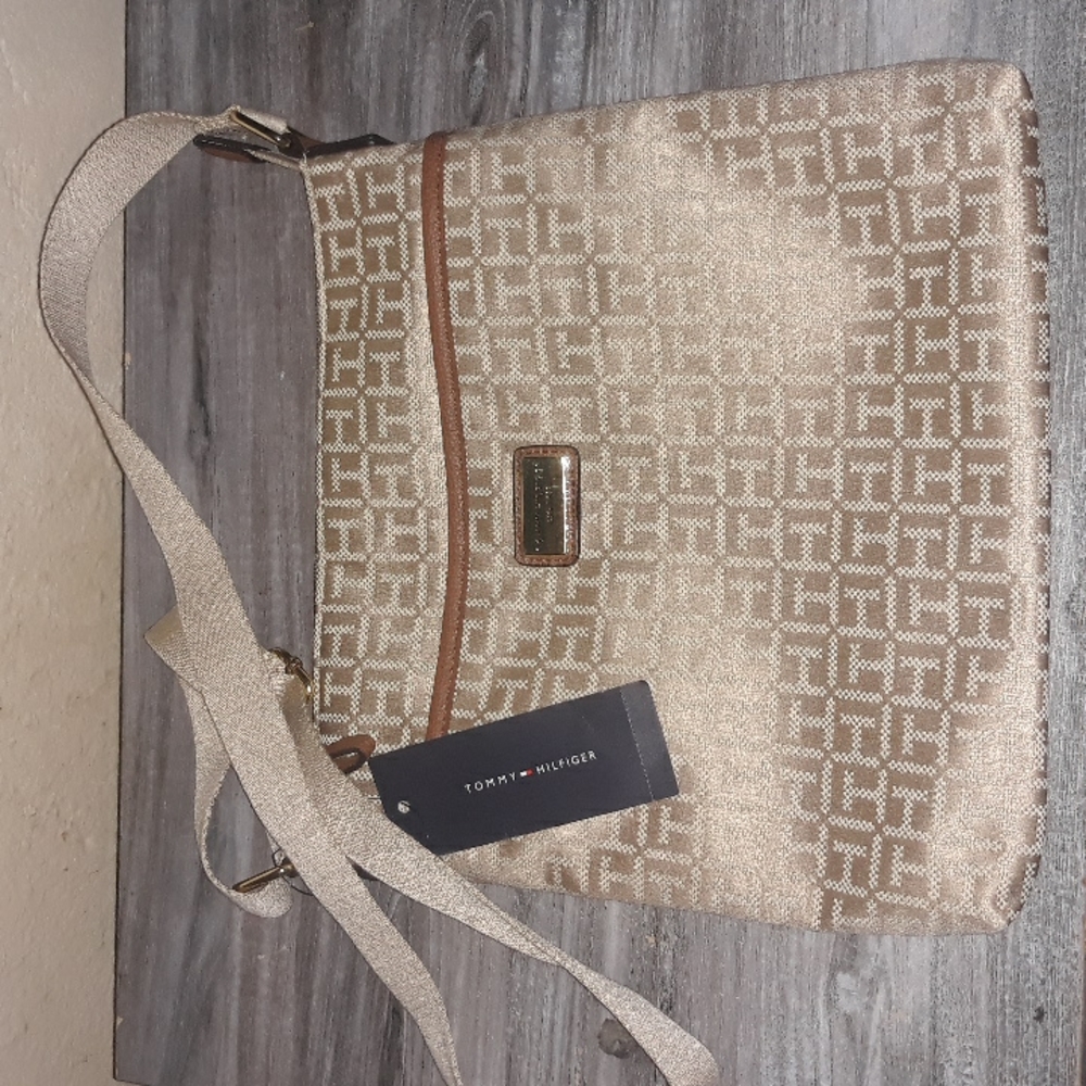 Tommy Hilfiger Crossbody Purse - Picture 5 of 8